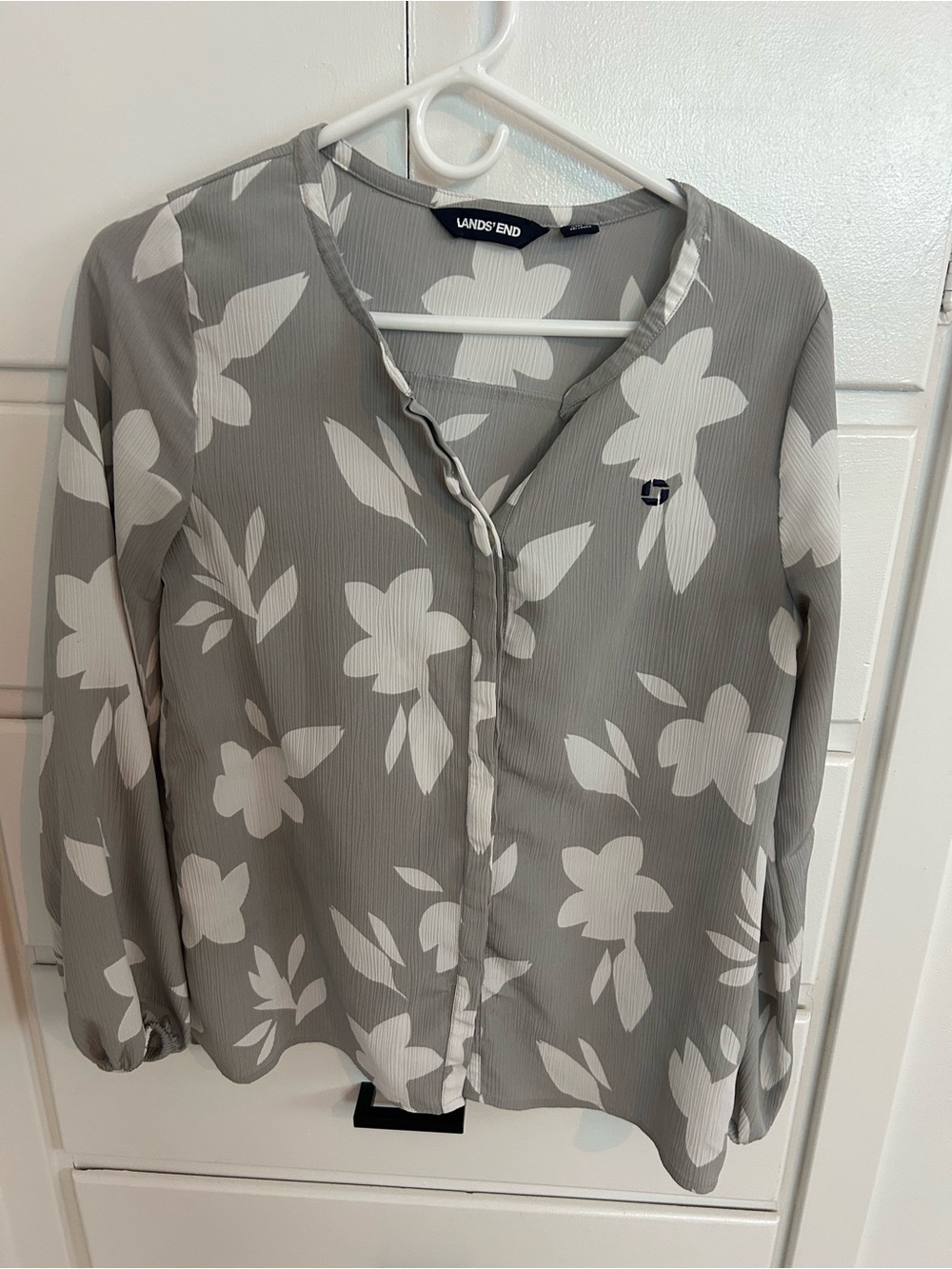 Chase Lands' End Gray and White Floral Blouse